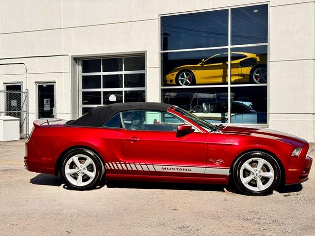 Ford Mustang Convertible image 2