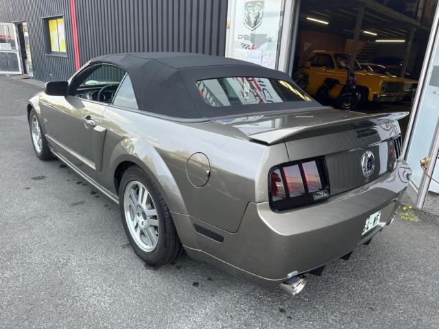 Ford Mustang Convertible image 3