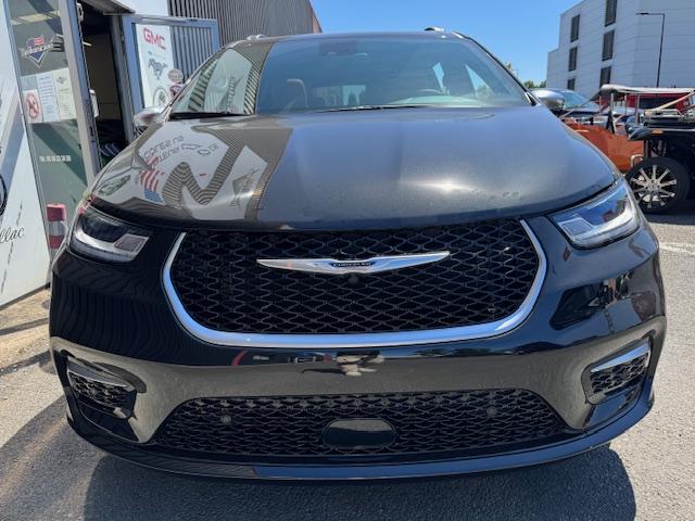Chrysler Pacifica image 1