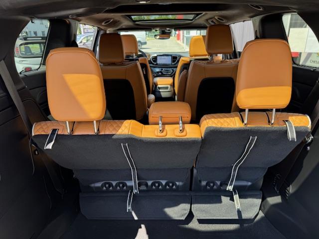 Chrysler Pacifica image 7