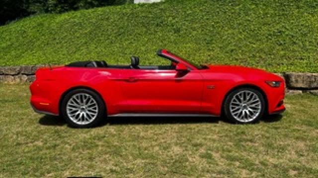 Ford Mustang Convertible image 5