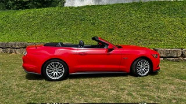 Ford Mustang Convertible image 2