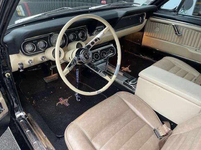 Ford Mustang Convertible image 7