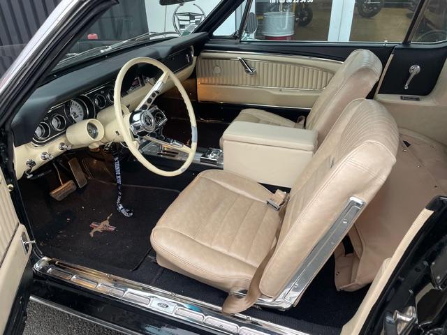 Ford Mustang Convertible image 6