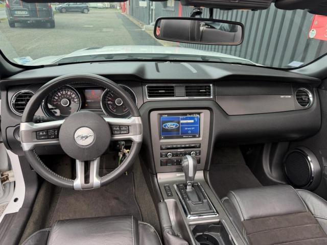 Ford Mustang Convertible image 7