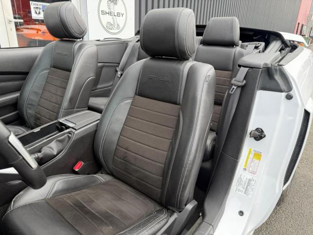 Ford Mustang Convertible image 2