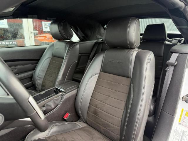 Ford Mustang Convertible image 6