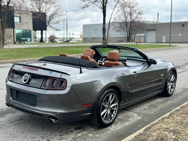 Ford Mustang Convertible image 2