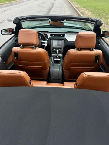 Ford Mustang Convertible image 9