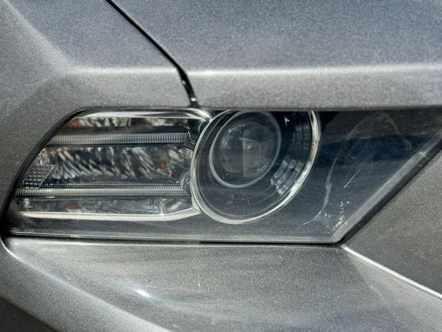Ford Mustang Convertible image 1