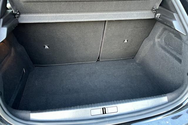 Peugeot 208 image 1