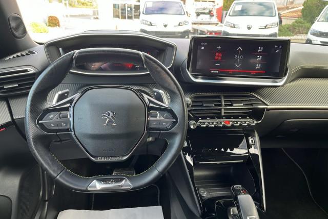 Peugeot 2008 image 1