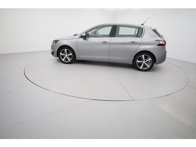 Peugeot 308 image 2