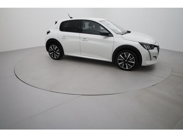 Peugeot 208 image 9
