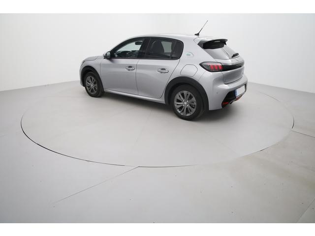 Peugeot 208 image 8