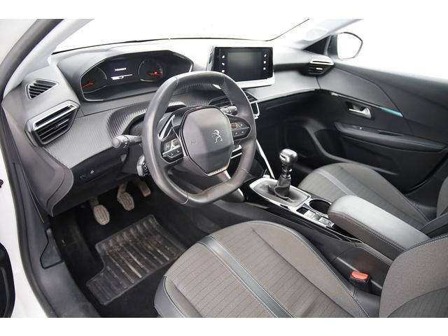 Peugeot 208 image 7