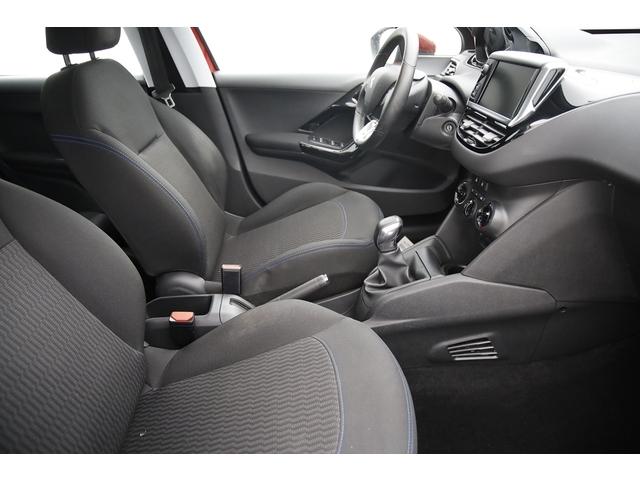 Peugeot 208 image 2