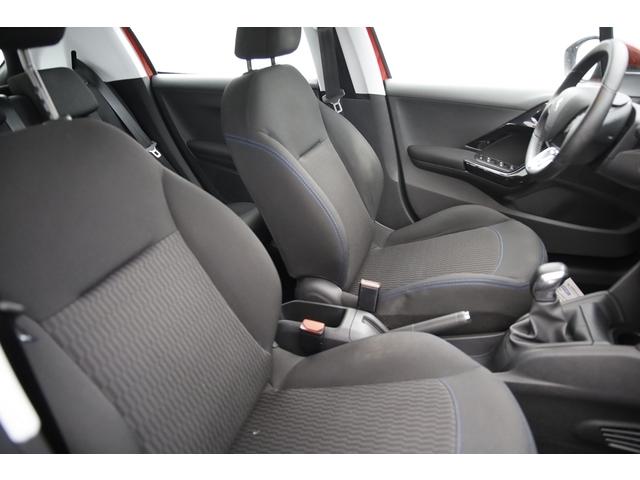 Peugeot 208 image 8
