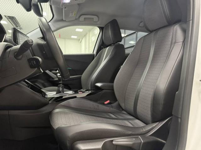 Peugeot 2008 image 1