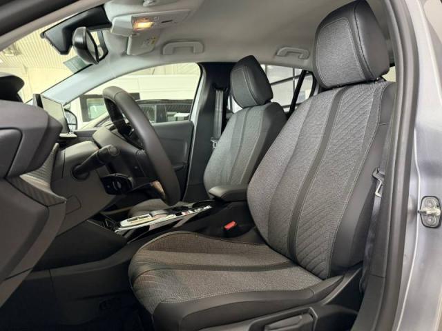 Peugeot 208 image 8