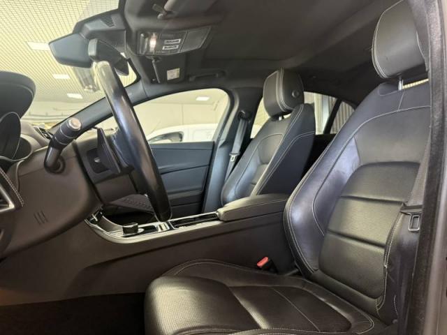Jaguar Xe image 8