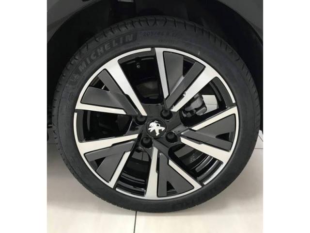 Peugeot 208 image 9