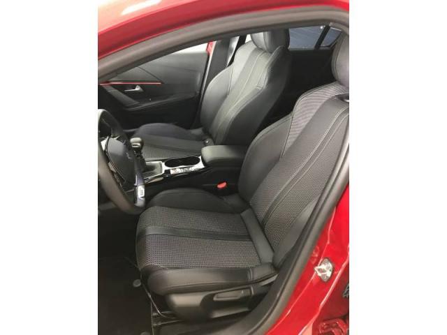 Peugeot 208 image 3