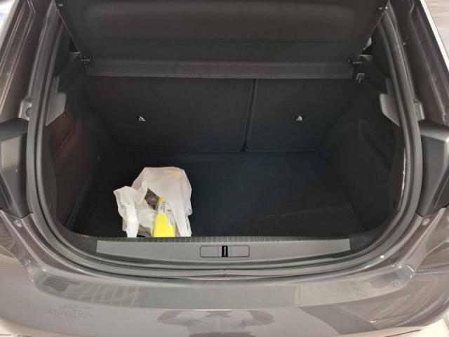 Peugeot 208 image 2