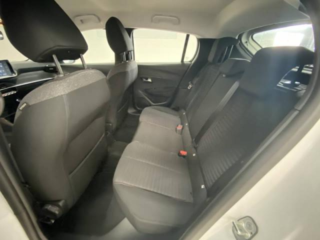 Peugeot 208 image 8