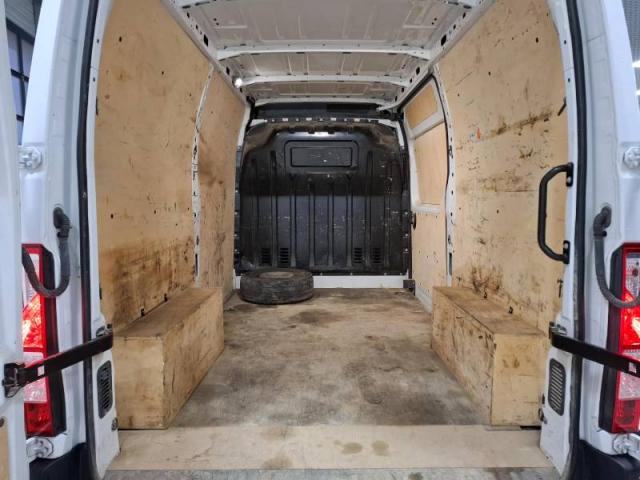 Renault Master image 2