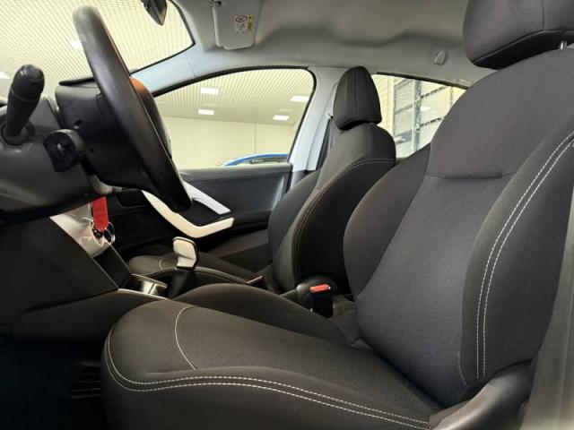 Peugeot 208 image 6