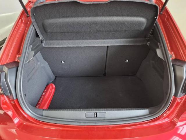 Peugeot 208 image 1
