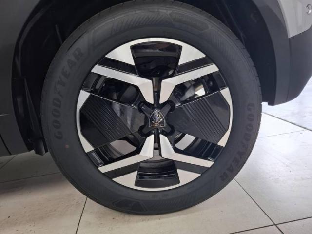 Peugeot 2008 image 2