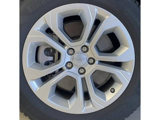 Land Rover Discovery Sport image 3