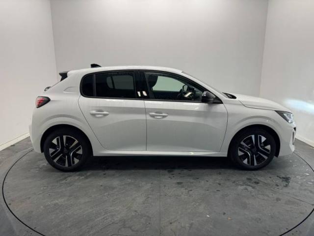 Peugeot 208 image 8