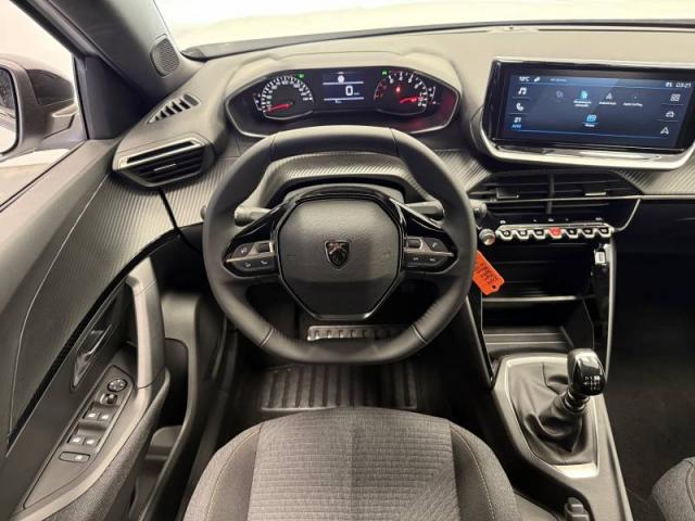 Peugeot 2008 image 2