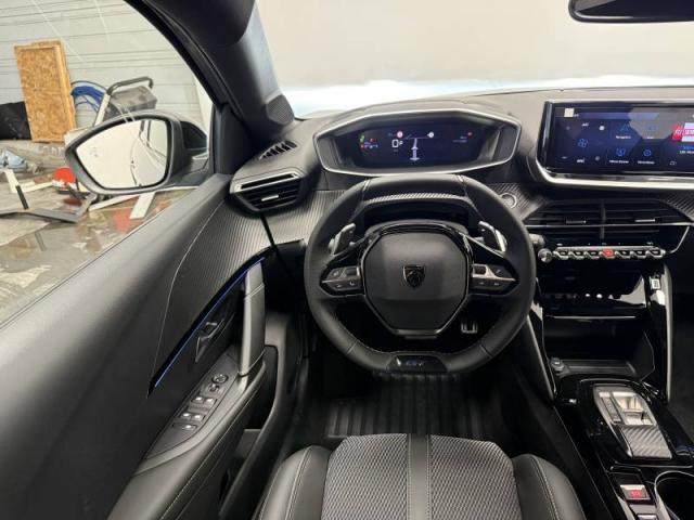 Peugeot 208 image 1