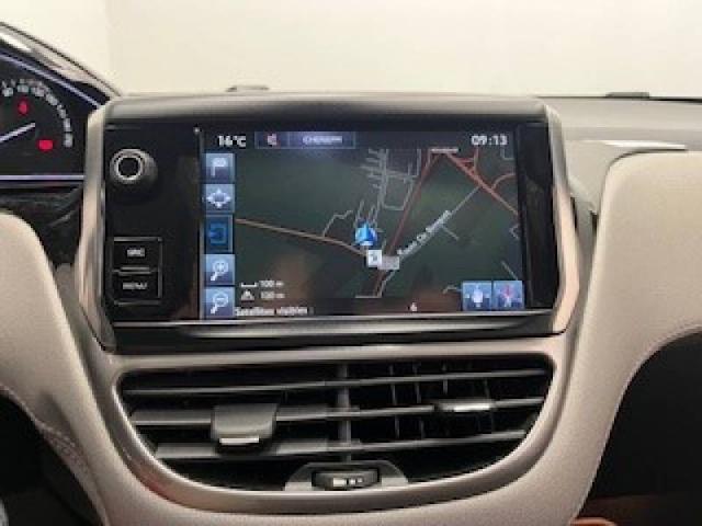 Peugeot 208 image 2