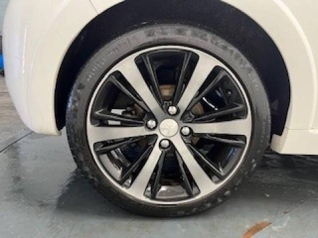 Peugeot 208 image 1
