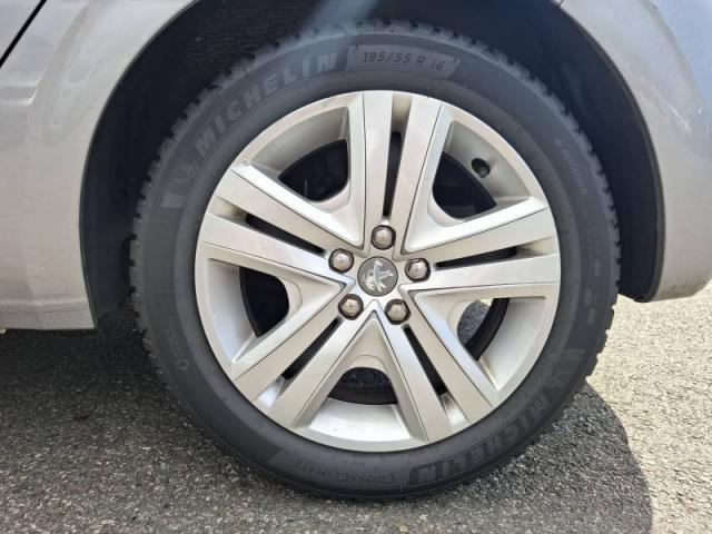 Peugeot 208 image 8