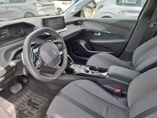 Peugeot 208 image 8