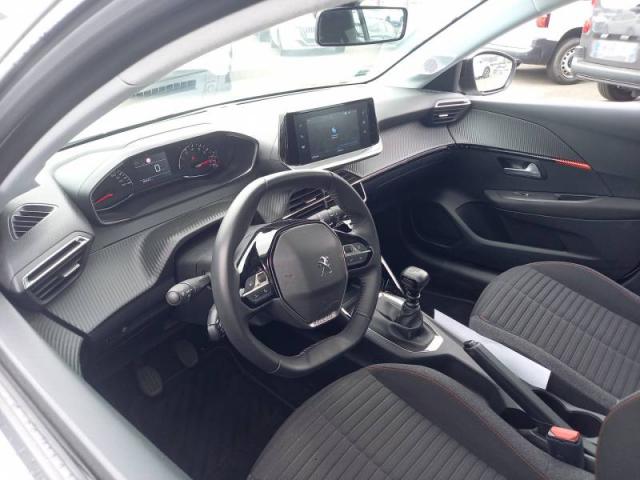 Peugeot 208 image 9