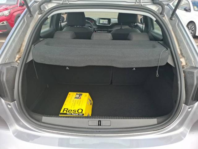 Peugeot 208 image 8