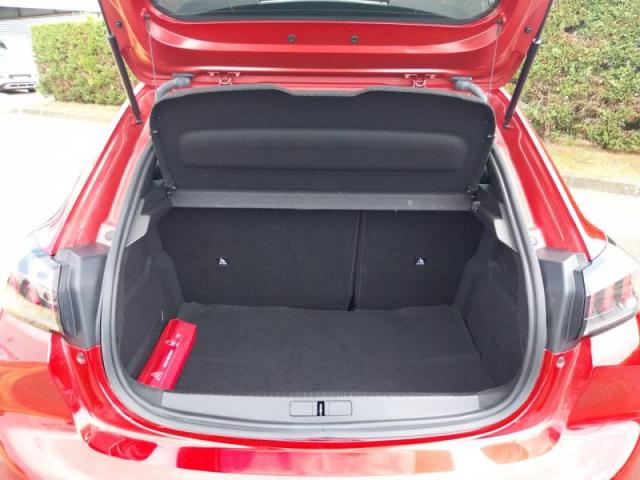 Peugeot 208 image 6