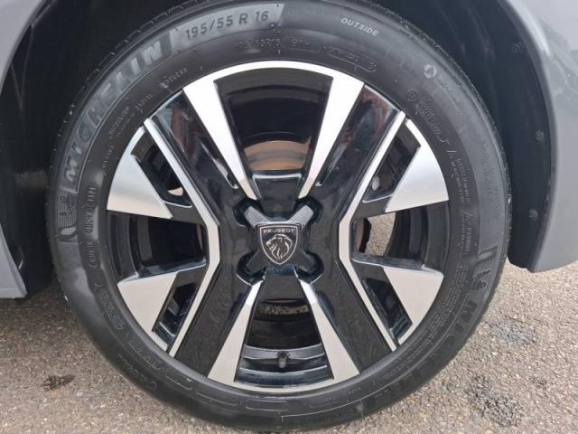 Peugeot 208 image 8