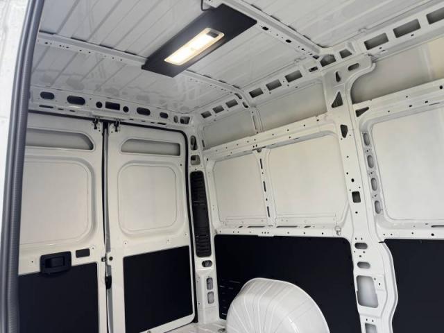 Peugeot Boxer image 2