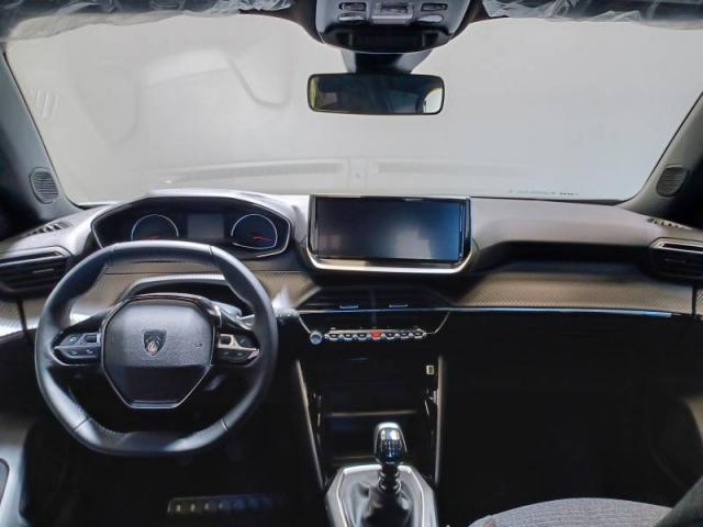 Peugeot 2008 image 2