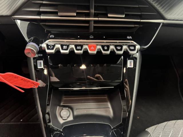 Peugeot 208 image 8