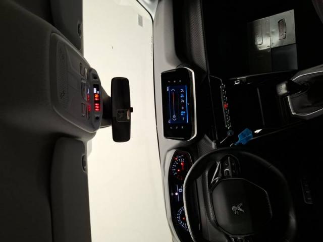 Peugeot 208 image 6