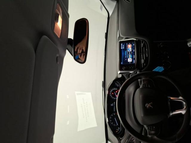 Peugeot 208 image 1